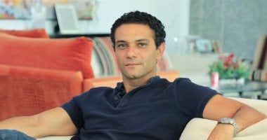 آسر ياسين حديث الساعة بعد ظهوره مع والدته ببرنامج صاحبة السعادة