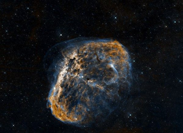 رصد سديم الهلال في سماء الإمارات