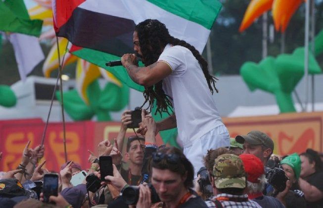 بي بي سي: كان ينبغي وقف بث هتاف "الموت للجيش الإسرائيلي"