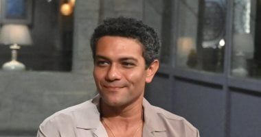 آسر ياسين: حماتى كانت مفكّرة إنى "بتهته" بعد فيلم رسائل البحر