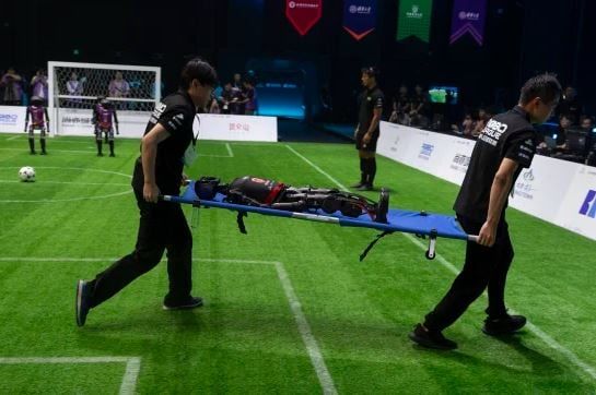 تكنولوجيا: كل فريق من 3.. الصين تنظم أول بطولة كرة قدم للروبوتات البشرية "فيديو وصور"