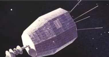 تكنولوجيا: اكتشاف انفجار راديوى غامض صادر عن قمر صناعى فى الفضاء