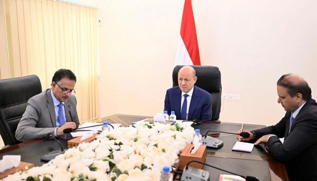 رئيس مجلس القيادة يلتقي قيادات التكتل الوطني للأحزاب والمكونات السياسية