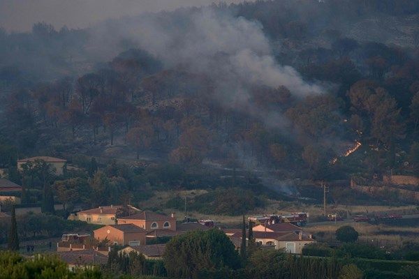 اندلاع حرائق غابات بفرنسا وإجلاء سكان مناطق متضررة