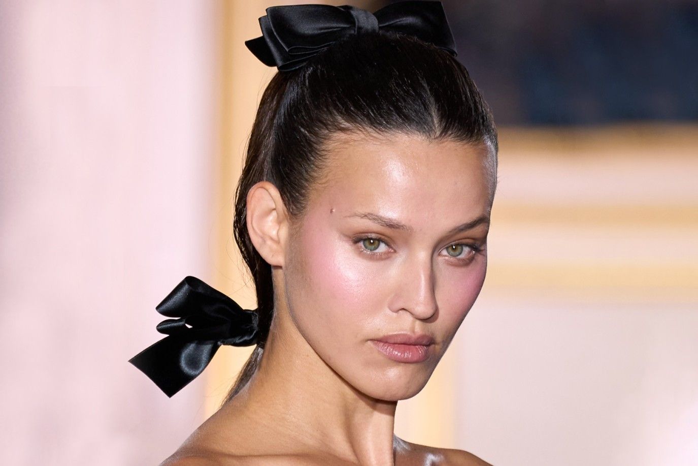 لماذا يستخدم البرايمر؟ السرّ الحقيقي وراء مكياج مثالي يدوم طويلاً