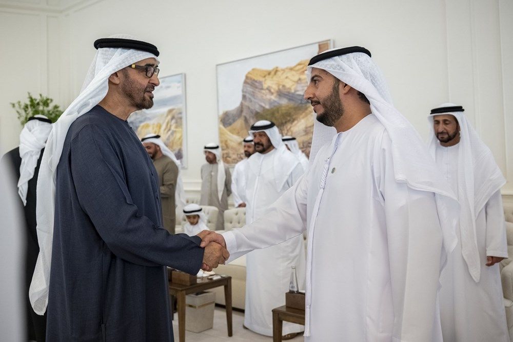 رئيس الدولة يستقبل وفد مكتب شؤون حجاج الإمارات ويشيد بجهودهم