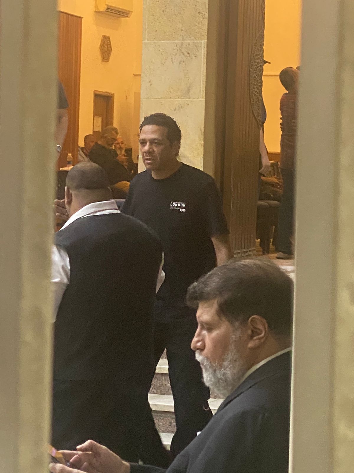 خالد جلال وحمزة العيلى يقدمان العزاء فى والدة هشام إسماعيل