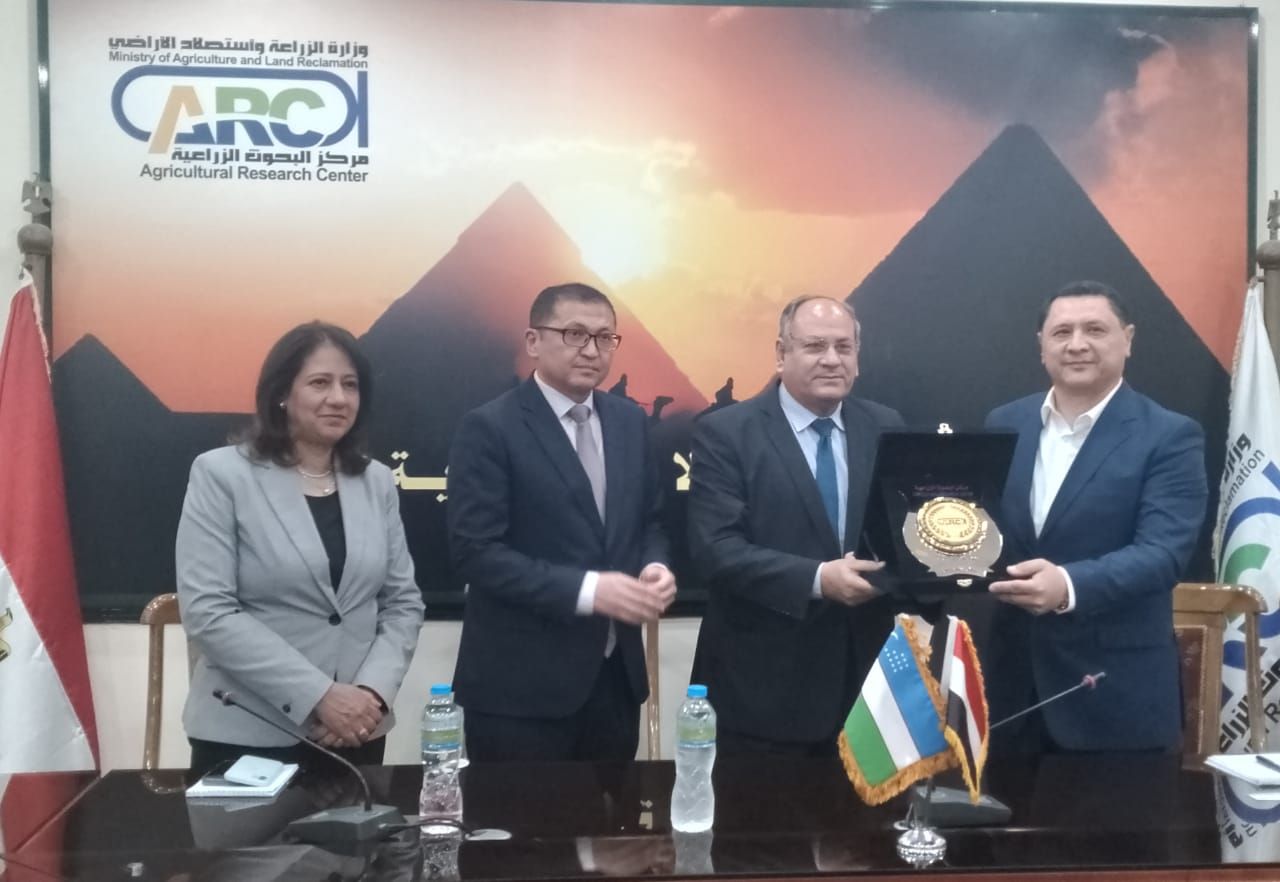وفد أوزبكى يزور مركز البحوث الزراعية للإطلاع على التجربة الرائدة فى إنتاج البطاطس
