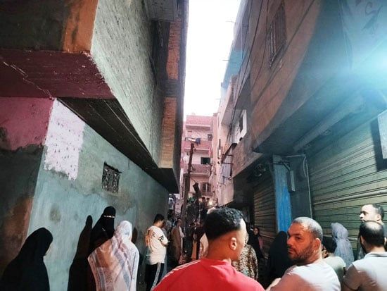 مصرع شخص فى انهيار عقار من 3 طوابق بكفر الشيخ.. صور