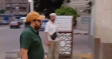 بدء عزاء والدة الفنان هشام إسماعيل بحضور حسام داغر