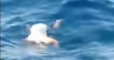 لحظة العثور على جثمان الطفلة مريم في عرض البحر.. فيديو متداول