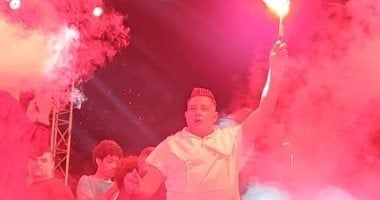 حمو بيكا يحتفل مع الجمهور بذكرى ثورة 30 يونيو ويشعل الشماريخ أثناء غنائه