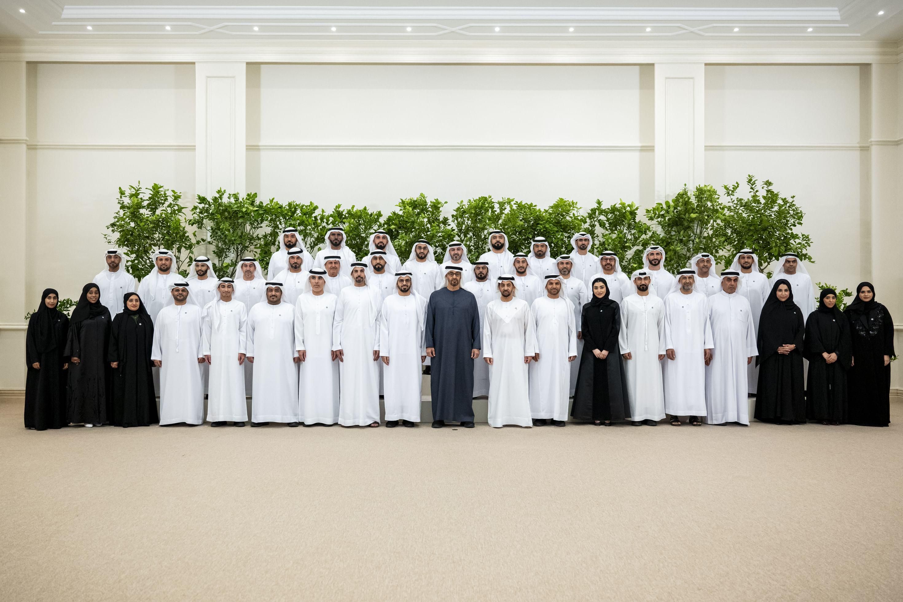 الامارات | رئيس الدولة يستقبل وفد مكتب شؤون حجاج الإمارات ويشيد بجهودهم