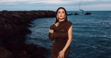 هدى الإتربى تشارك متابعيها أحدث جلسة تصوير لها على شاطئ البحر