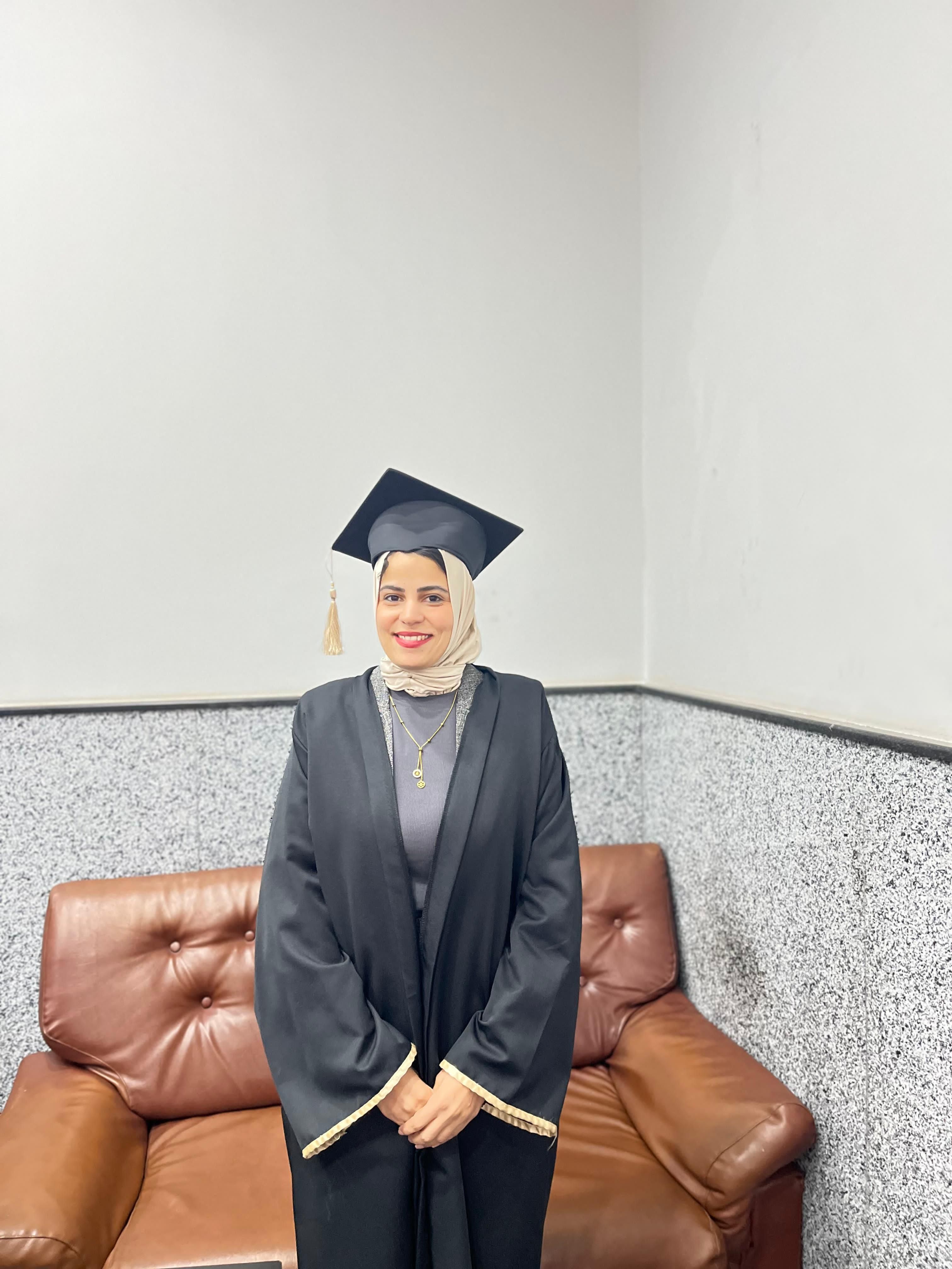 الكاتبة الصحفية ريهام سعيد تحصل على ماجستير الإعلام الرقمى من جامعة القاهرة