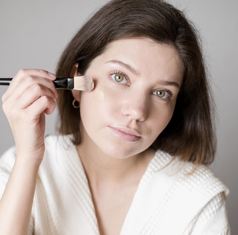 لماذا يستخدم البرايمر؟ السرّ الحقيقي وراء مكياج مثالي يدوم طويلاً