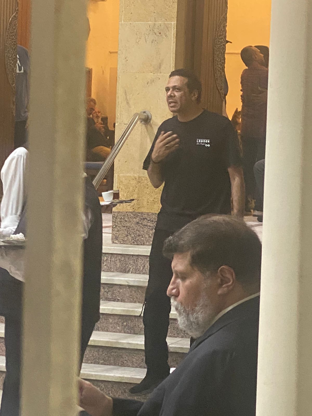 خالد جلال وحمزة العيلى يقدمان العزاء فى والدة هشام إسماعيل