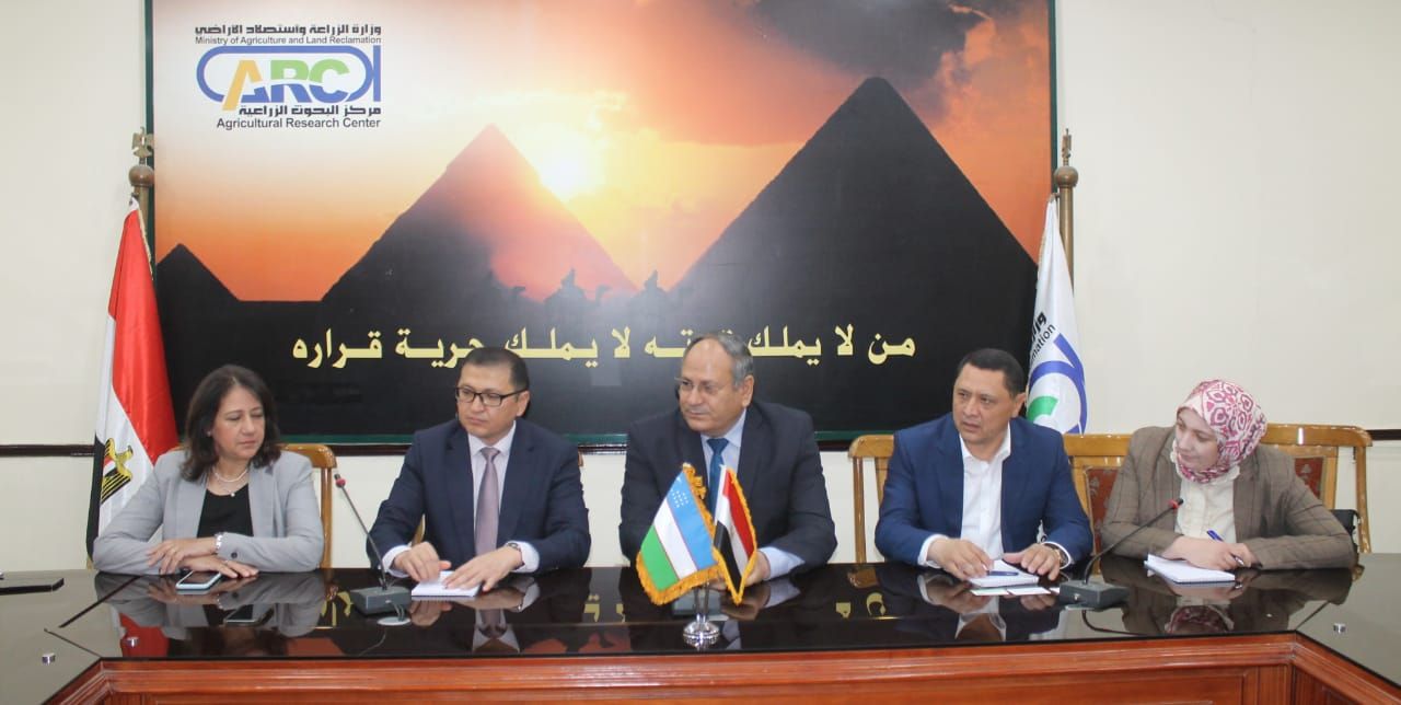 وفد أوزبكى يزور مركز البحوث الزراعية للإطلاع على التجربة الرائدة فى إنتاج البطاطس