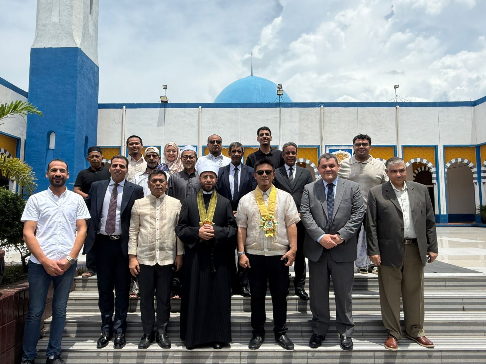 وزير الأوقاف يزور المسجد الأزرق فى الفلبين ويتفقد شئون الجالية المسلمة