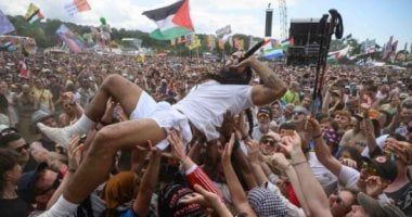 بوب فيلان بعد دعمه فلسطين: نناضل على الأرض ونصرخ مطالبين بالتغيير