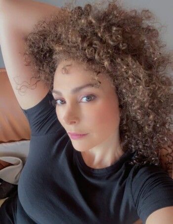 أمل حجازي تفاجئ الجميع وتنشر صورتين لها من دون حجاب