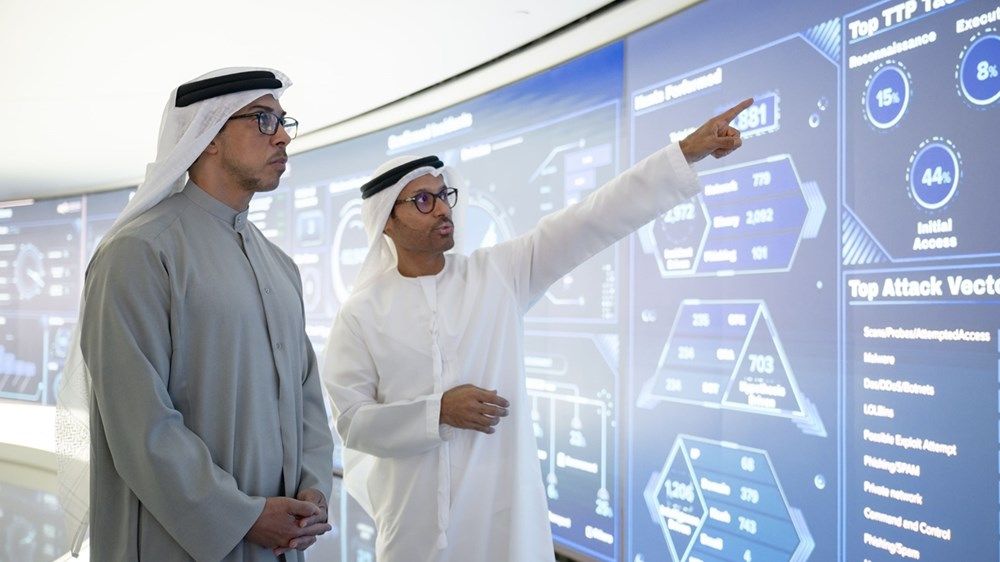 منصور بن زايد يطلع على مبادرات مجلس الأمن السيبراني لحكومة الإمارات
