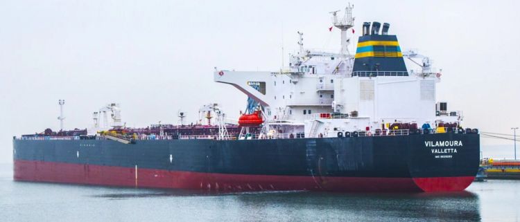 شركة يونانية: انفجار في ناقلة تحمل نحو مليون برميل نفط قبالة سواحل ليبيا ولا إصابات