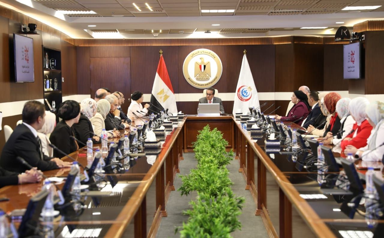 وزير الصحة يشهد تسليم شهادات اجتياز الدبلوم الاحترافي لإجراءات إدارة الأعمال