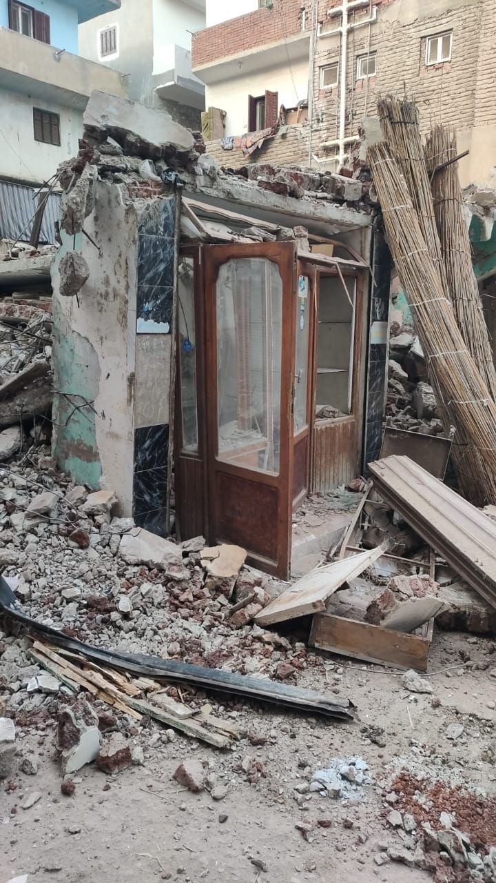 مصرع شخص فى انهيار عقار من 3 طوابق بكفر الشيخ.. صور