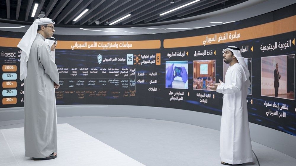 منصور بن زايد يطلع على مبادرات مجلس الأمن السيبراني لحكومة الإمارات