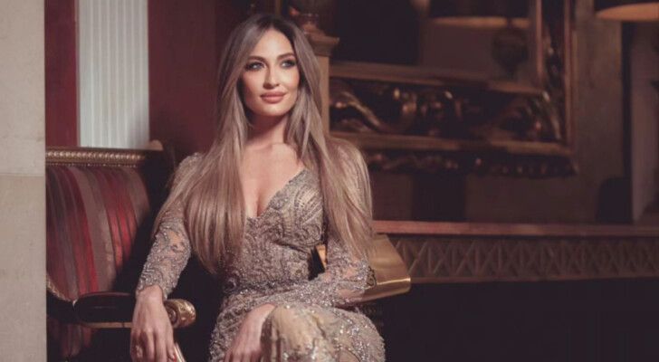 ميرفا قاضي تستمتع بأوقات صيفية رائعة على متن اليخت في البحر