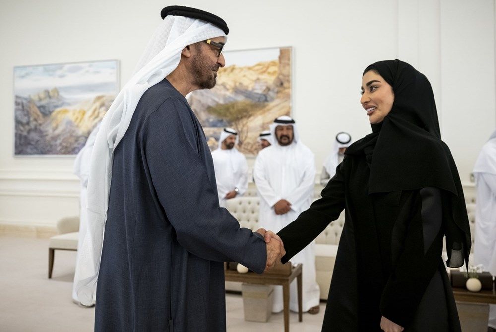 رئيس الدولة يستقبل وفد مكتب شؤون حجاج الإمارات ويشيد بجهودهم