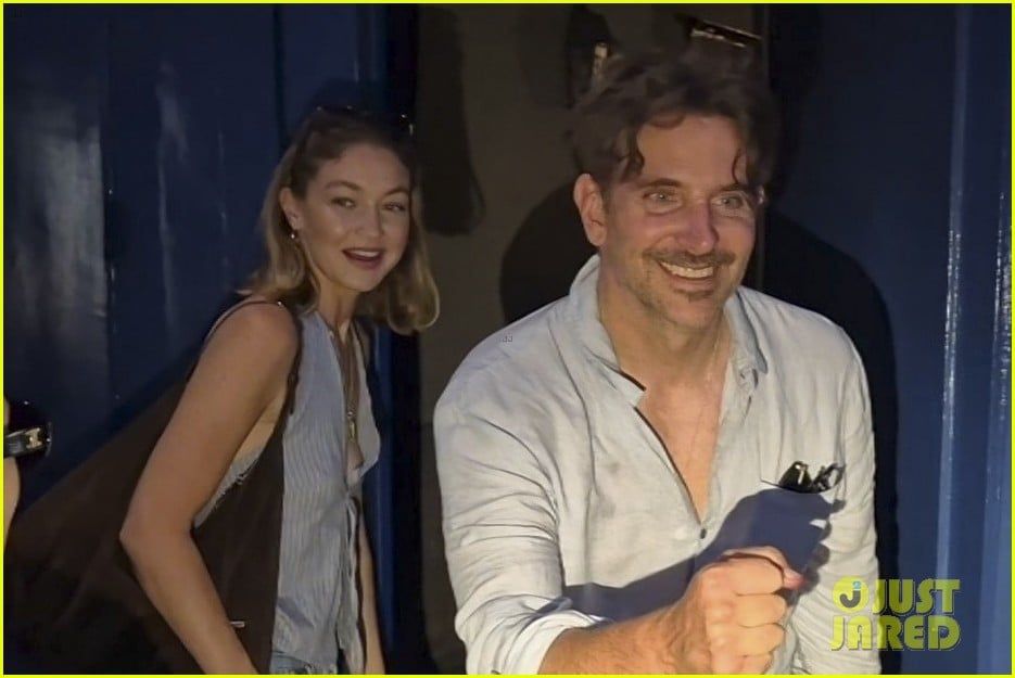 برادلى كوبر وجيجى حديد يهربان من مطاردة "باباراتزى" مفاجئة فى باريس.. صور