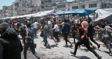 استشهاد 3 فلسطينيين وإصابة آخرين فى استهداف الاحتلال منتظرى المساعدات غربى غزة