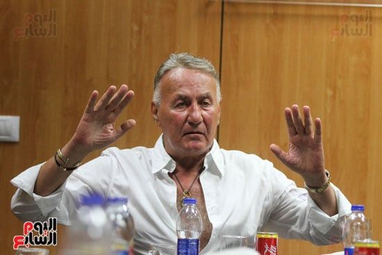 عزت أبو عوف وعمرو دياب.. علاقة بدأت بكراهية صوت الهضبة وانتهت بصداقة