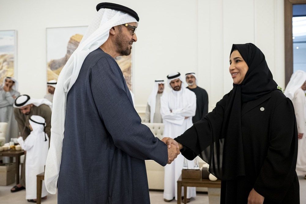 رئيس الدولة يستقبل وفد مكتب شؤون حجاج الإمارات ويشيد بجهودهم