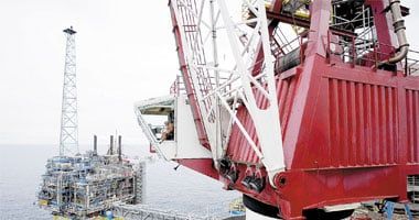 حادث مروع.. مصرع شخصين وإنقاذ 24 آخرين فى غرق حفار بترول بالبحر الأحمر