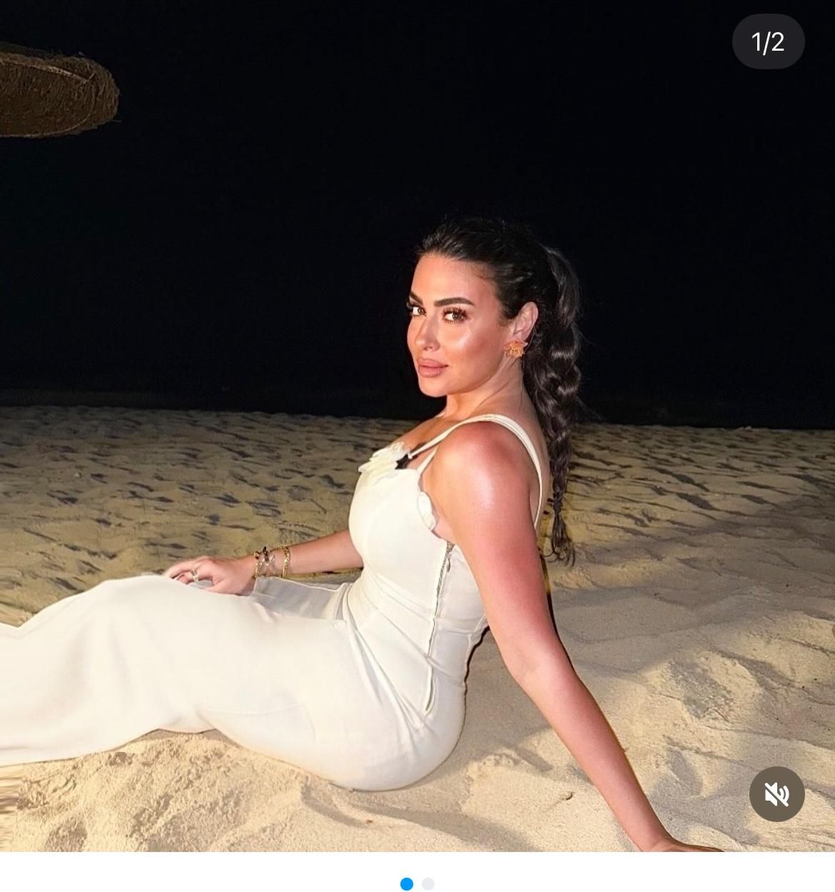 ميرنا نور الدين تستمتع بأجواء الصيف بالقفز من الطائرة والجلوس على شاطئ البحر