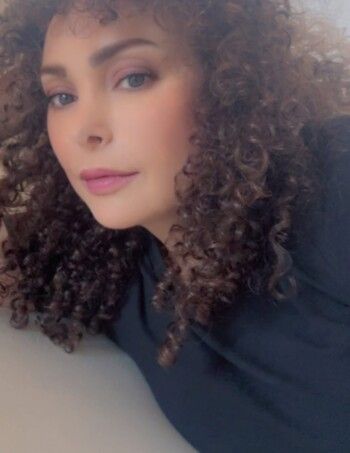 أمل حجازي تفاجئ الجميع وتنشر صورتين لها من دون حجاب