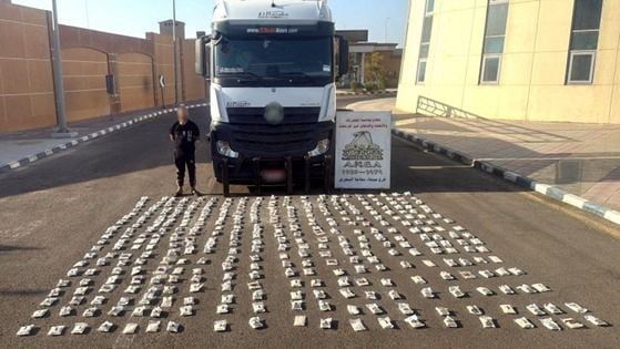 الداخلية تحبط محاولة جلب شحنة أقراص مخدرة بنصف مليار جنيه.. صور