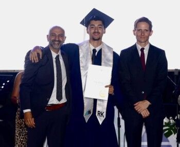 ابن عمرو سعد يلفت الأنظار في تخرجه.. أصبح شابا وسيما