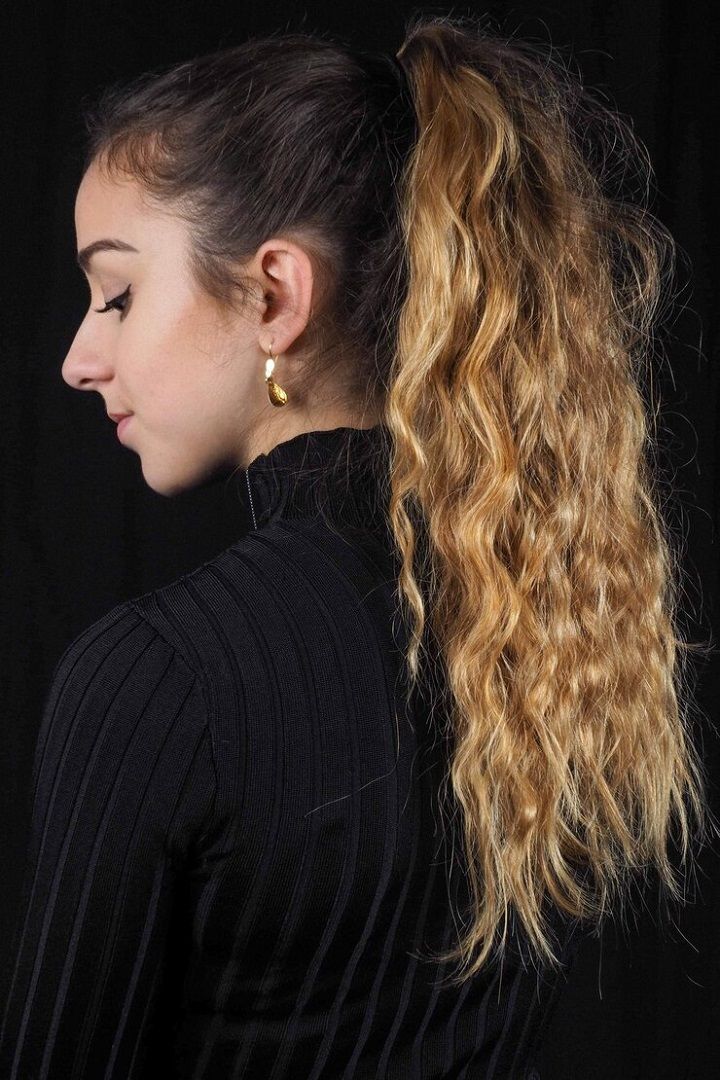 أجمل تسريحات ذيل الحصان الويفي السهلة.. لمسة أنثوية لصيف 2025