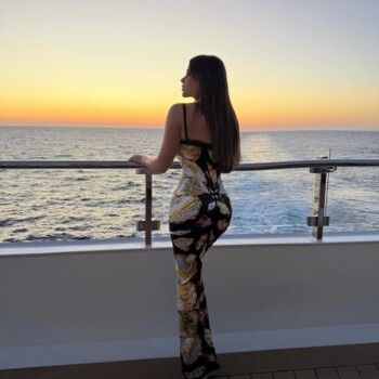 عيد صوفيا فيرغارا يتحوّل إلى مهرجان نجوم.. مفاجآت وأجواء ساحرة في قلب البحر