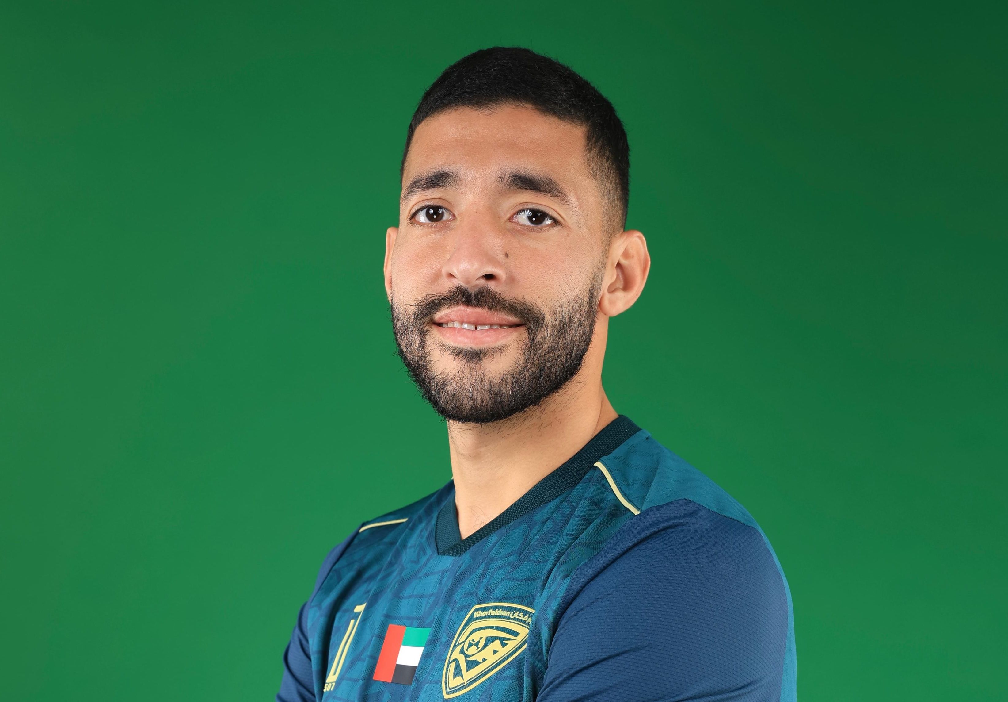 الامارات | المغربي طارق تيسودالي يوقّع على كشوفات خورفكان لموسمين