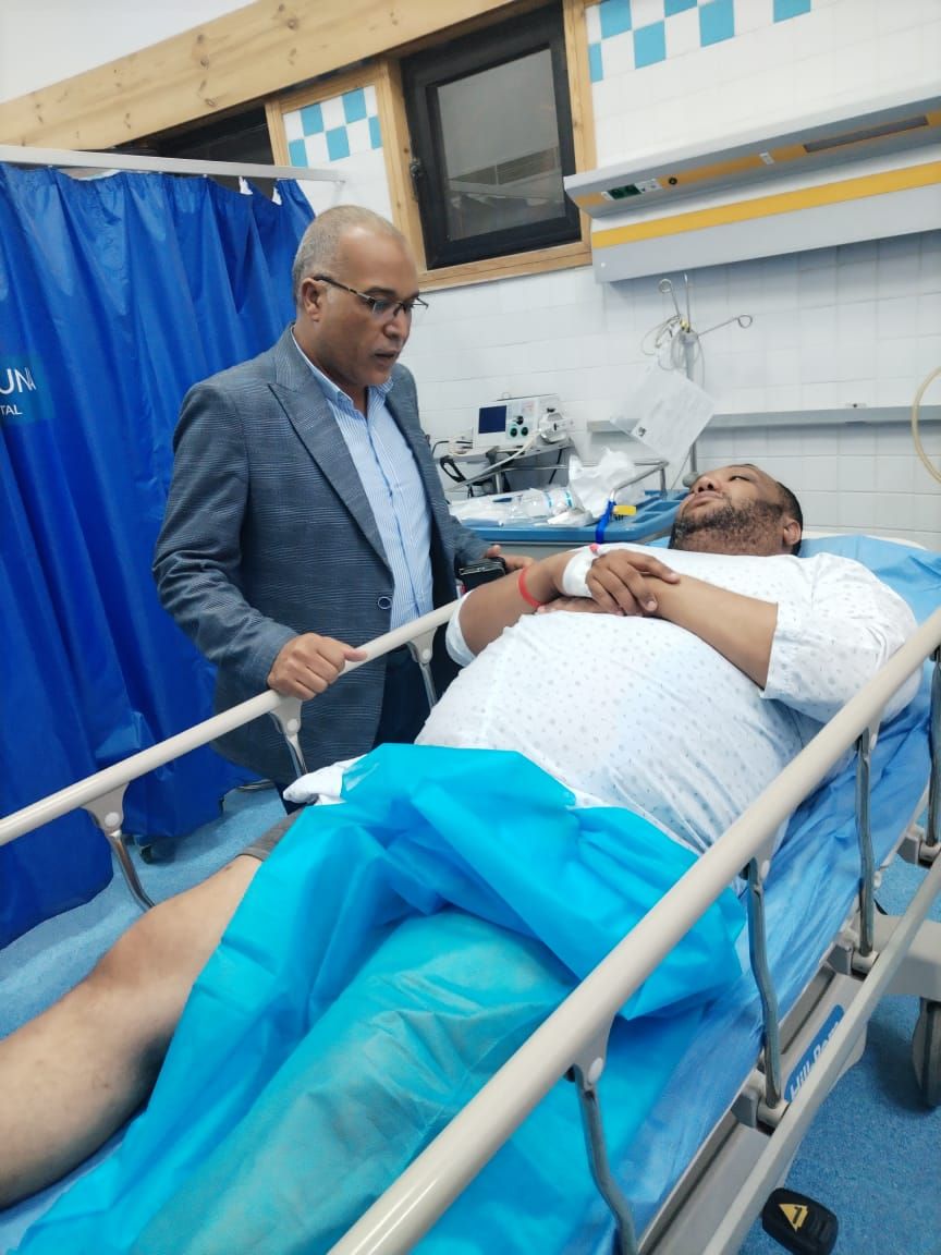 رئيس نقابة البترول يتابع الحالة الصحية لمصابى حادث البارجة