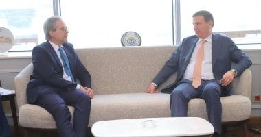 وزير الزراعة يبحث إنتاج الزهور وتصديرها إلى دول الاتحاد الأوروبى