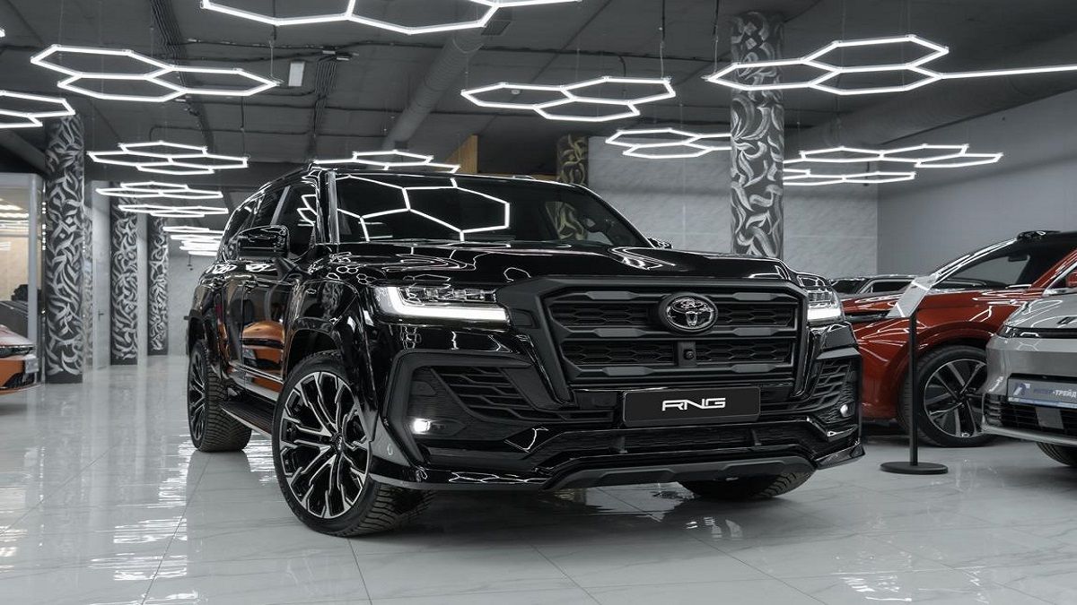 الامارات | لعشاق «تويوتا».. لاند كروزر 300 تطل بمزيد من المهابة بلمسة روسية