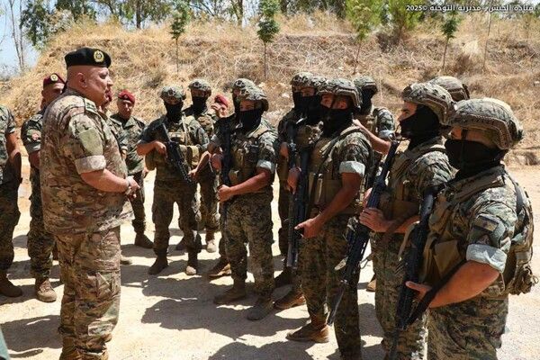 رئيس الأركان تفقد قيادة فوج المغاوير واطّلع على سير اختبارات التطوع بصفة تلميذ رتيب