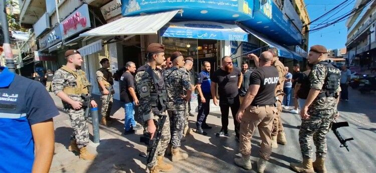 إزالة وملاحقة المخالفات ضمن السوق التجاري في صيدا