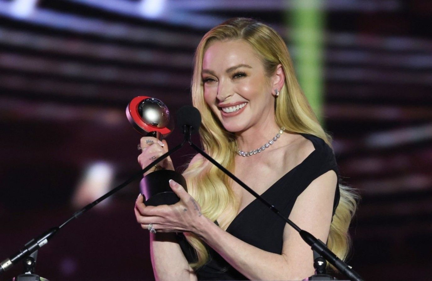 ليندسي لوهان تُشارك صورةً عائليةً من رحلتها في إيطاليا